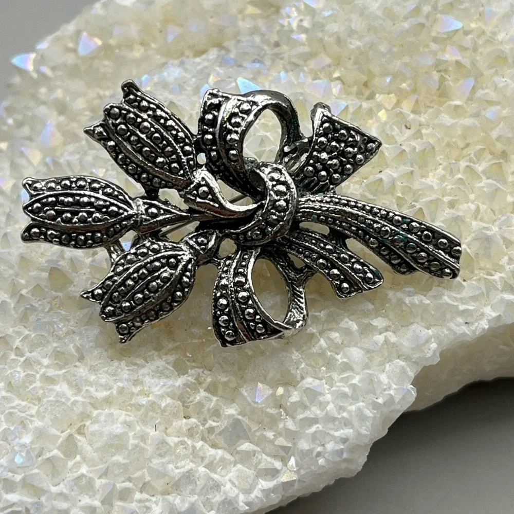 Elegant Vintage Silver Tone Marcasite Style Flower and Bow Brooch